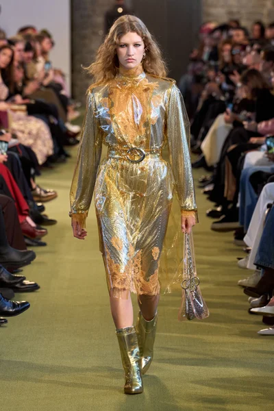 Look 30